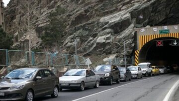 آزادراه تهران - شمال و جاده کرج - چالوس یکطرفه شد / ترافیک سنگین است