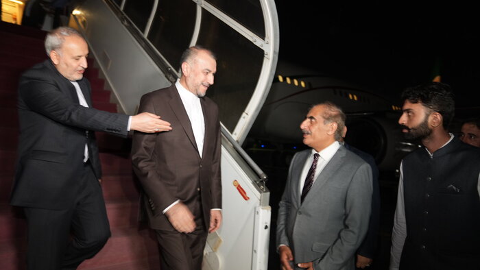 سفر وزیر امور خارجه ایران به اسلام‌آباد به روایت تصویر