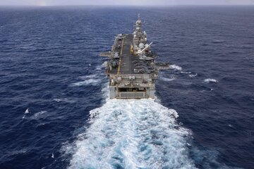 آسوشیتدپرس: آمریکا به دنبال استقرار نیروی نظامی در کشتی‌های تجاری در تنگه هرمز است