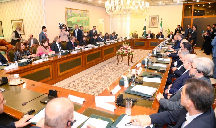 مذاکرات وزیران خارجه ایران و پاکستان در سطح هیات‌های بلندپایه برگزار شد