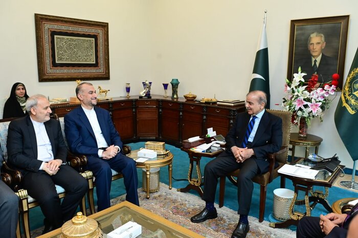 ایران کے وزیر خارجہ کی وزیراعظم پاکستان سے ملاقات