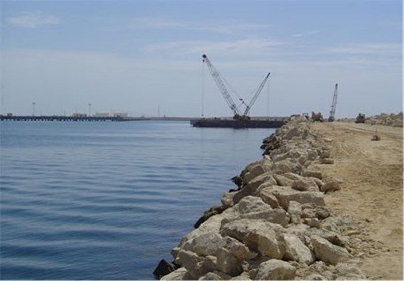 فاز نخست طرح اصلاح موج شکن بندر عامری تنگستان پایان یافت