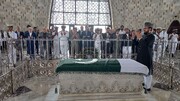 Iran FM visits tomb of Muhammad Ali Jinnah in Karachi