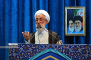 خطيب جمعة طهران: عناصر حرق القرآن يحرقون انفسهم