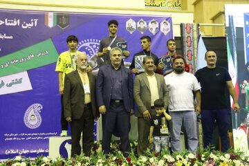 برترین‌های مسابقات کشتی آزاد و فرنگی دانش آموزان کشور در کرمان معرفی شدند + فیلم