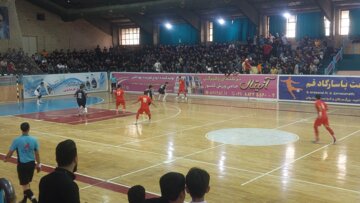 پیروزی پرگل آناصنعت قم مقابل فرش آرا مشهد در لیگ برتر فوتسال
