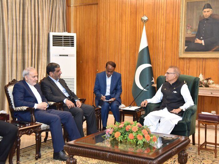 الرئيس الباكستاني وضرغامي يؤكدان على تعزيز العلاقات الثقافية والشعبية