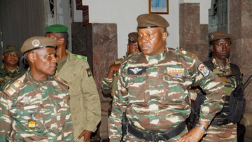 فرانسه: فقط رئیس جمهور قانونی نیجر می‌تواند توافقنامه‌های نظامی را لغو کند