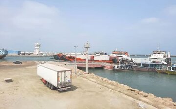 پنج فروند لندینگ‌کرافت از بندر جاسک به مقصد عمان بارگیری شد