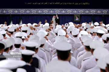 En images ; rencontre des marins de la 86e flottille de l'Armée iranienne avec le Guide suprême