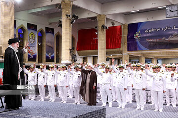En images ; rencontre des marins de la 86e flottille de l'Armée iranienne avec le Guide suprême