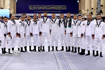 En images ; rencontre des marins de la 86e flottille de l'Armée iranienne avec le Guide suprême