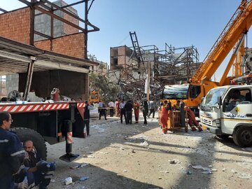 ریزش چند ساختمان غیرمجاز در جنوب تهران/ ۴ نفر از زیر آوار نجات پیدا کردند