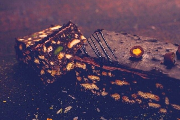 طرز تهیه کیک بیسکویتی شکلاتی خونگی بدون فر