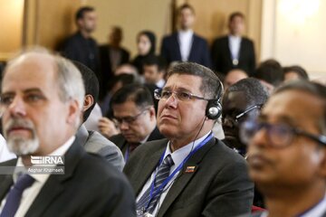 Revivez la conférence « L'Iran et les BRICS » en image