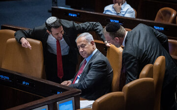 نزدیکان نتانیاهو: سقوط نکردن کابینه به معجزه نیاز دارد