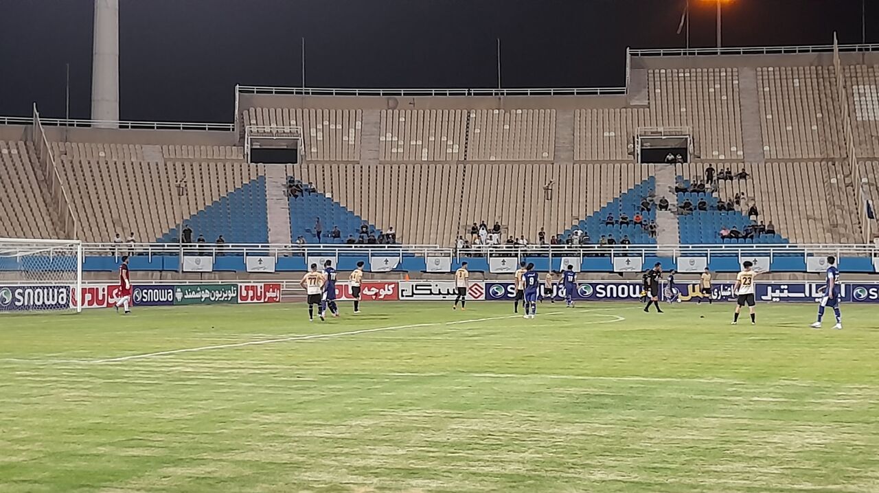 تیم‌های استقلال خوزستان و شمس آذر در هفته نخست لیگ برتر امتیازات را تقسیم کردند