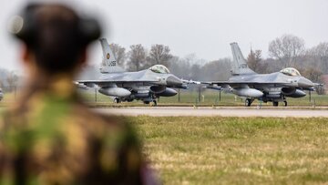 اوکراین همچنان بدون خلبان اف-۱۶ / آموزش‌ها تا تابستان آینده ادامه دارد