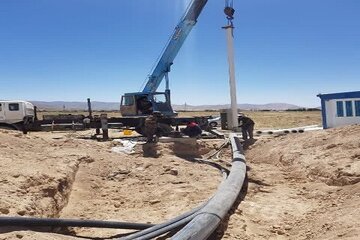 عملیات احداث خط انتقال آب به روستای «سیاب درویش» شهرستان ملکشاهی آغاز شد