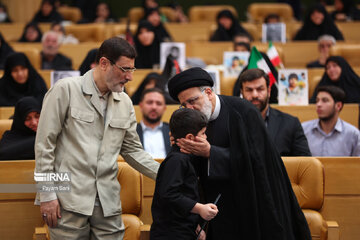 Iran honors martyred defenders of holy shrine
