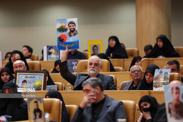 Iran honors martyred defenders of holy shrine
