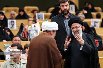 Iran honors martyred defenders of holy shrine
