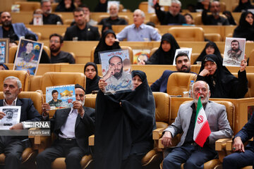 Iran honors martyred defenders of holy shrine
