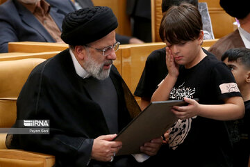 Iran honors martyred defenders of holy shrine
