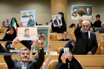 Iran honors martyred defenders of holy shrine
