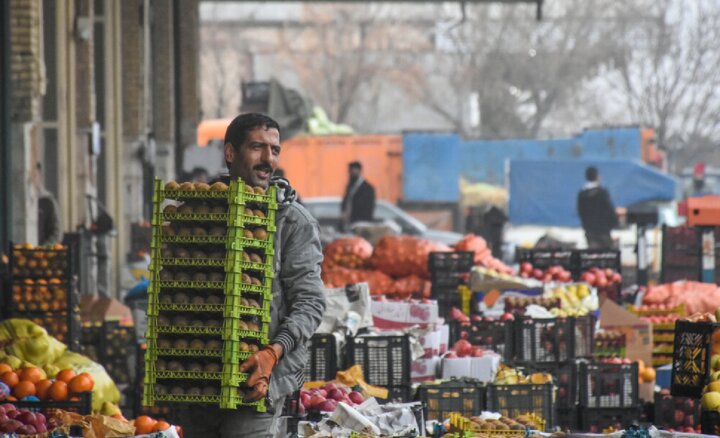 بازار میوه و تره بار شیراز در قرق  دلالان ، آنچه خود داشتیم ز بیگانه تمنا کردیم