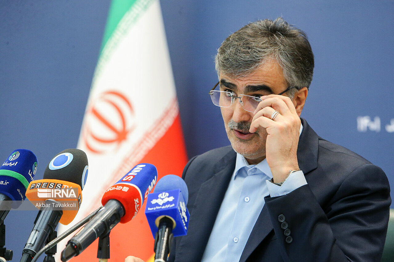 На счета иранских банков поступило 5,5 млрд евро, сообщил глава ЦБ Ирана