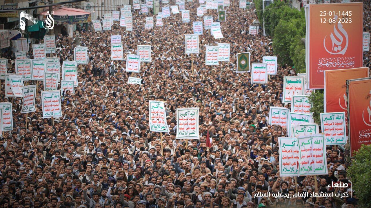 راهپیمایی گسترده یمنی‌ها در سالروز شهادت «زید بن علی»/ پرچم آمریکا به آتش کشیده شد+ عکس