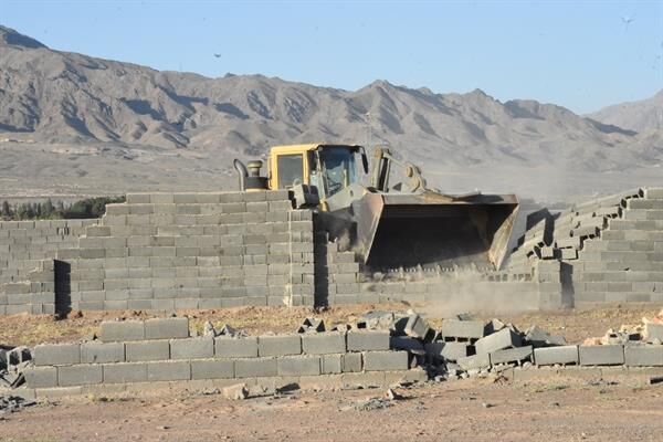 ۵۲۳ هکتار از اراضی ملی استان مرکزی رفع تصرف شد