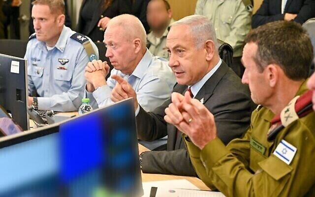 نتانیاهو: فرماندهان درباره کارایی ارتش حرف نزنند/ژنرال صهیونیست: ارتش خدمتکار "بی‌بی" نیست