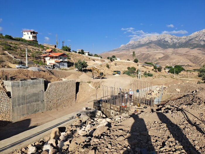 تکمیل طرح عمرانی به روش بست نشینی فرماندار ساری در روستای اروست