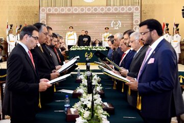 وزیران دولت انتقالی پاکستان معرفی شدند/جیلانی در پست وزارت خارجه