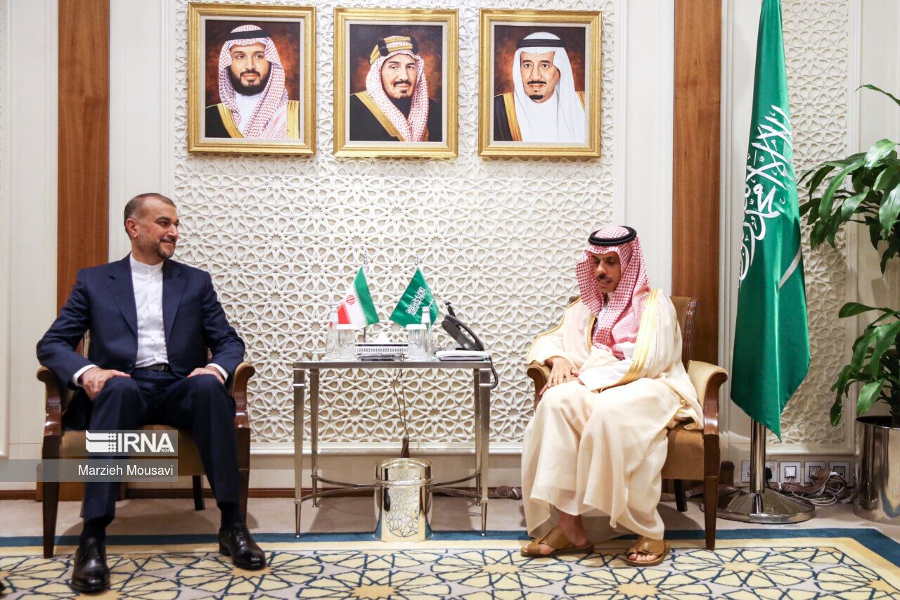 Les ministres des AE de l’Iran et de l'Arabie saoudite se rencontrent à Riyad