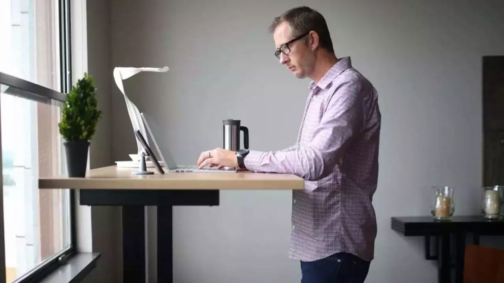 آیا میز ایستاده برای شما مناسب است؟