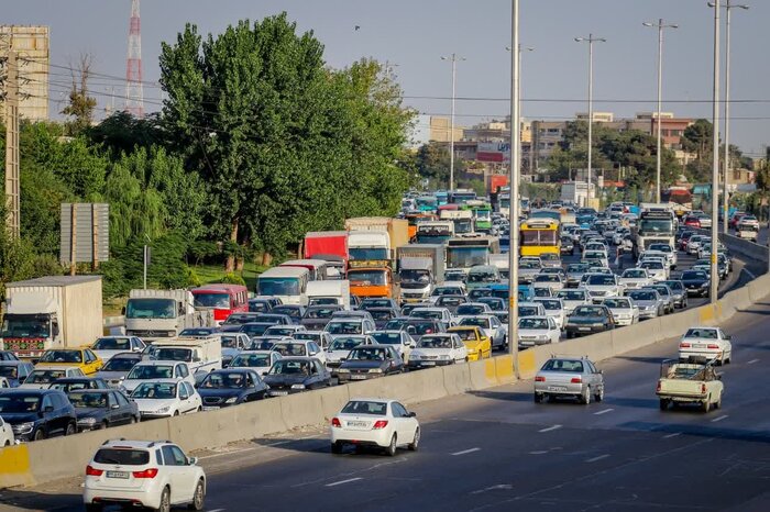 واژگونی تانکر شیر در آزادراه قزوین - کرج ترافیک ایجاد کرد