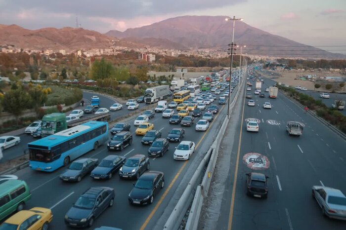 بارش برف و لغزندگی جاده کرج - چالوس