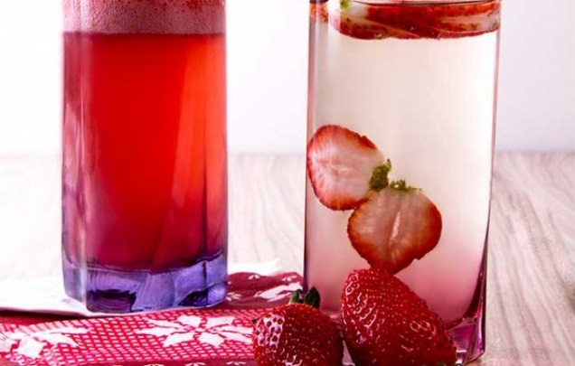 طرز تهیه شربت توت فرنگی خانگی؛ سریع و راحت