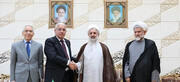 Le président du Parlement algérien arrive à Téhéran