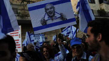 犹太复国主义定居者在以色列 18 名部长和议会议员的官邸前举行示威活动