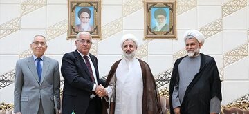 Le président du Parlement algérien arrive à Téhéran
