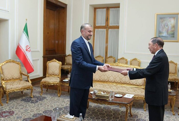 New ambassadors submit copies of credentials to Iran FM