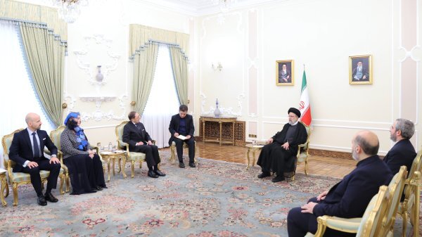 تاکید رئیس جمهور بر آمادگی ایران برای گسترش روابط تجاری با کشورها