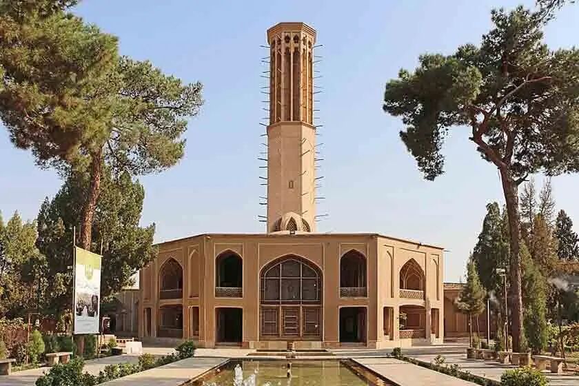 باغ دولت آباد یزد با بلندترین بادگیر جهان