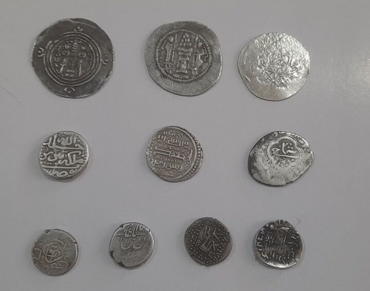 کشف سکه‌های نقره اشکانیان در نهاوند