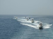 Parade der Marineboote der IRGC im Persischen Golf