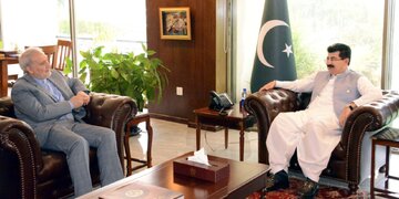 رئیس سنای پاکستان: نقش تهران و اسلام‌آباد برای صلح و رفاه منطقه‌ای حائز اهمیت است